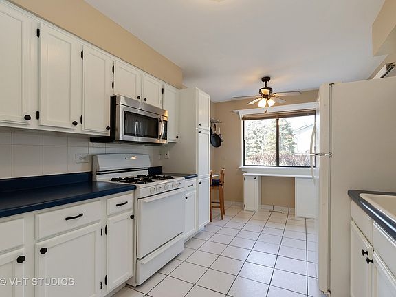 4th image of 1392 Stratford Dr #1392