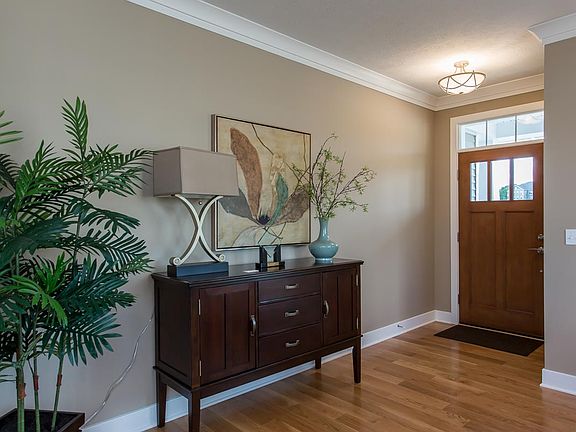 5th image of 11 Thompson Ln #5