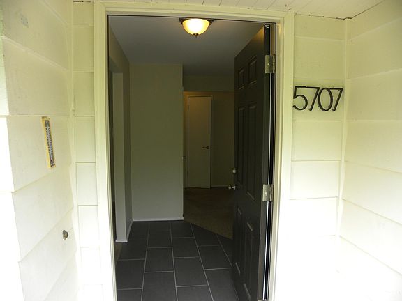 Entrty way of unit