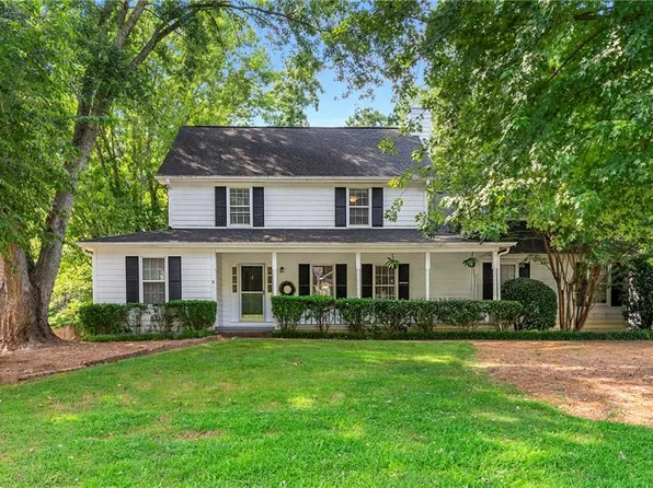 1938 Kelvin Dr, Lawrenceville, GA 30043