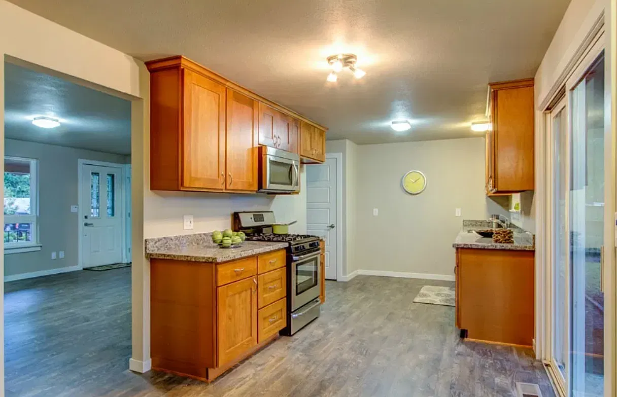 3 bed, 1300 sqft, $2,500 — Photo 4