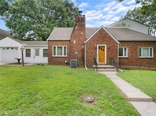 11219 Evans St, Sugar Creek, MO 64054