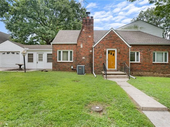 11219 Evans St, Sugar Creek, MO 64054