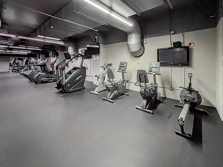 565 W Quincy St #802 — Photo 16