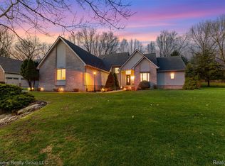 7805 Partridge Hill Dr, Brighton, MI 48116