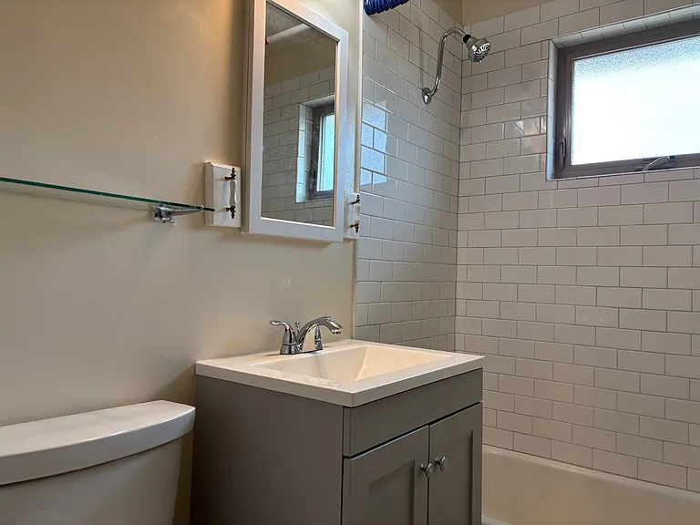 203 3rd Ave S #6 — Photo 8