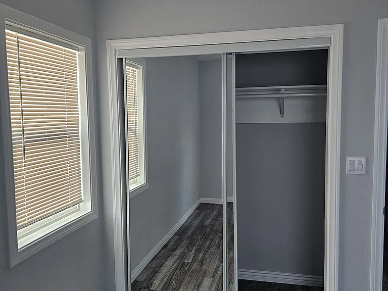 926 W Bayless St — Photo 8
