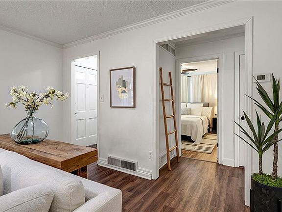 5th image of 2611 W 77th St