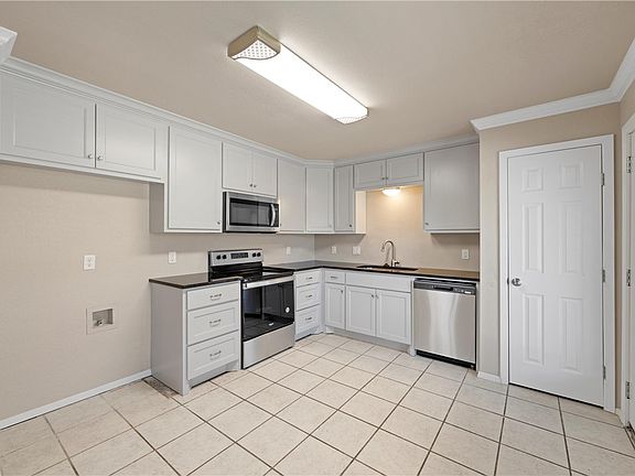 5th image of 1402 Chapel Ridge Rd