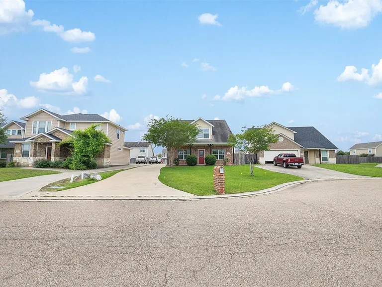 2610 Mandi Ct — Photo 30
