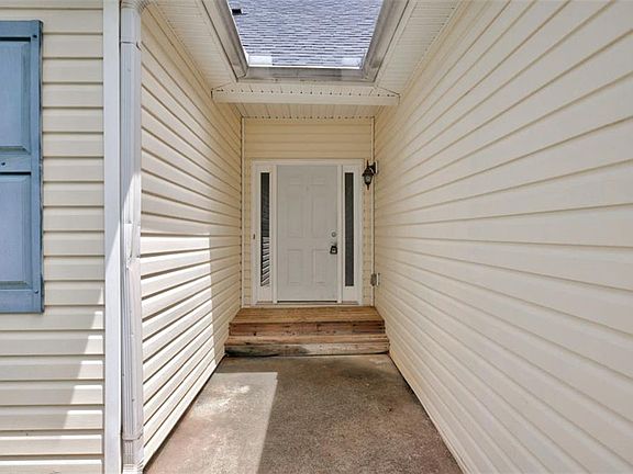 5th image of 640 Gatewood Way