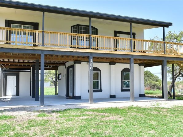 128 Saint Charles Loop W, Rockport, TX 78382