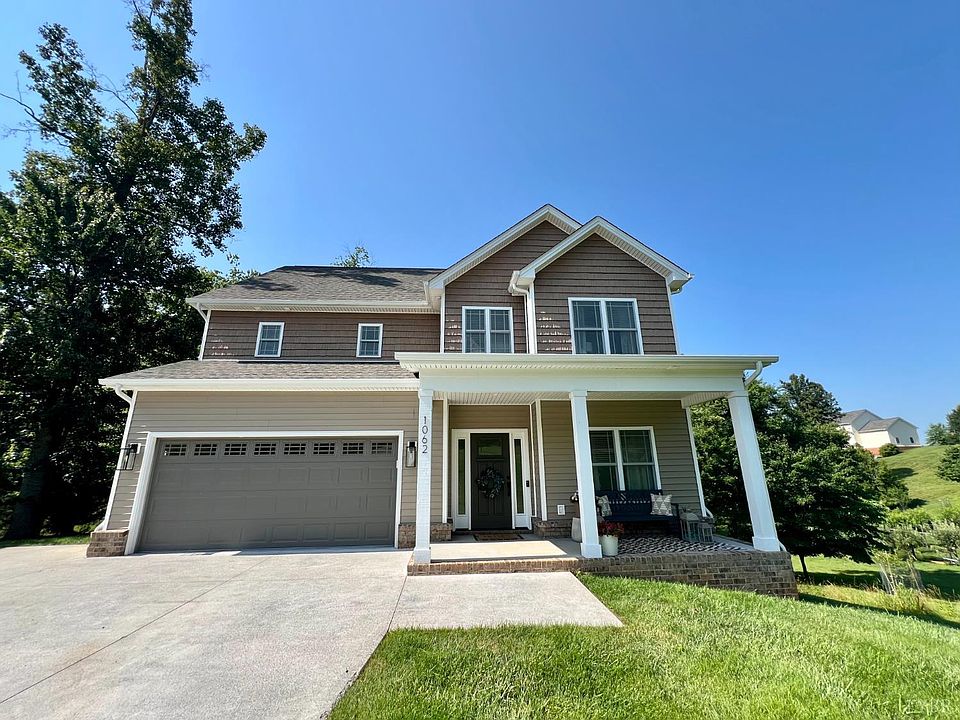 1st image of 1062 Hooper Woods Dr
