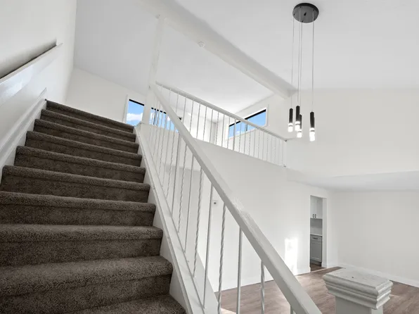 130 Silver Ln #24, East Hartford, CT 06118