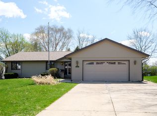 7399 Bermuda Dr, Rockford, IL 61108