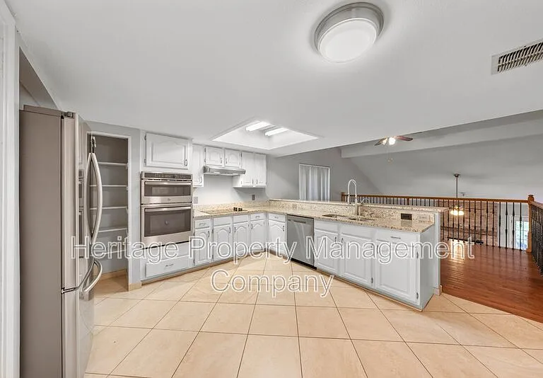 13906 N Hills Village Dr — Photo 7