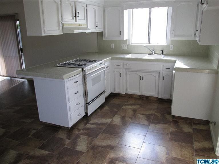 1st image of 531 W Dorothea Ave