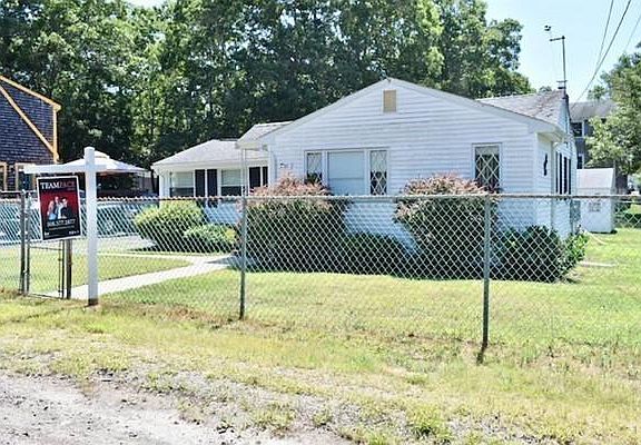 3rd image of 10 Juniper St