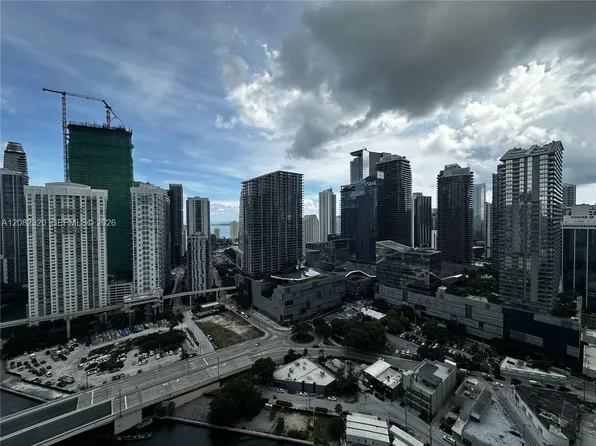 92 SW 3rd St APT 3501, Miami, FL 33130