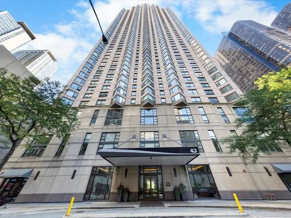 401 E Ontario St APT 4001, Chicago, IL 60611