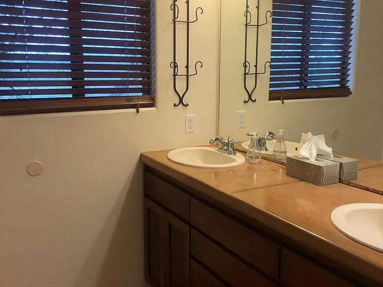 1624 E Goldenrod Ln — Photo 12