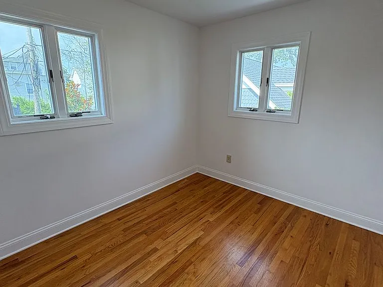 404 7th Ave — Photo 9