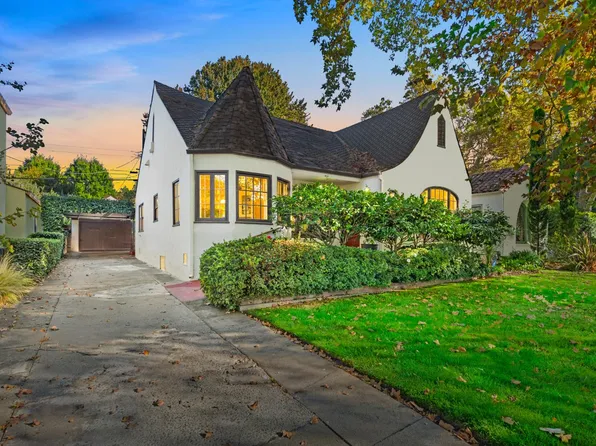 2627 Land Park Dr, Sacramento, CA 95818