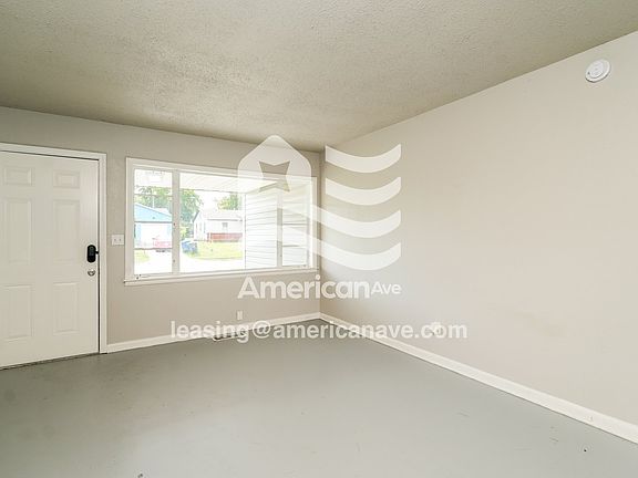 1040899_003_living_room_4.jpg