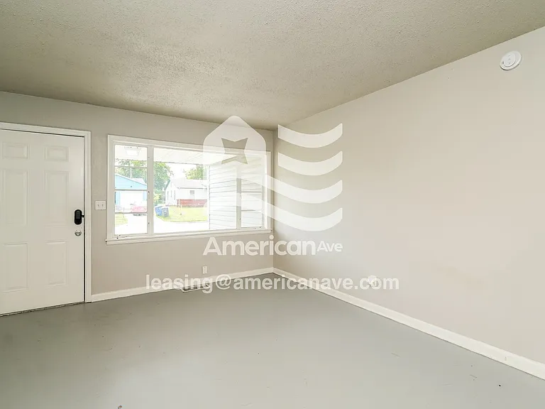 1040899_003_living_room_4.jpg