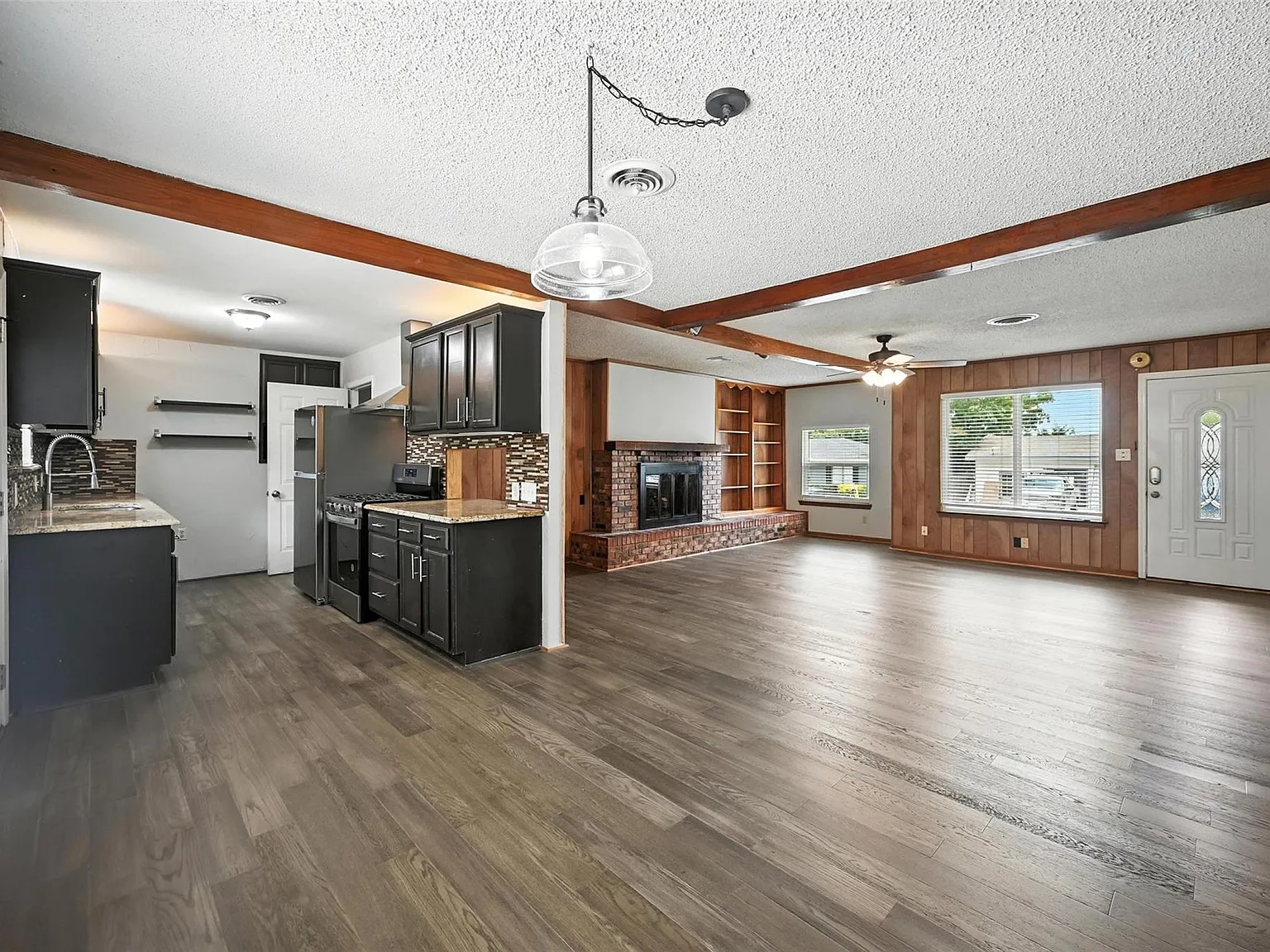 3 bed, 1.5 bath, 958 sqft, $1,975 — Photo 2