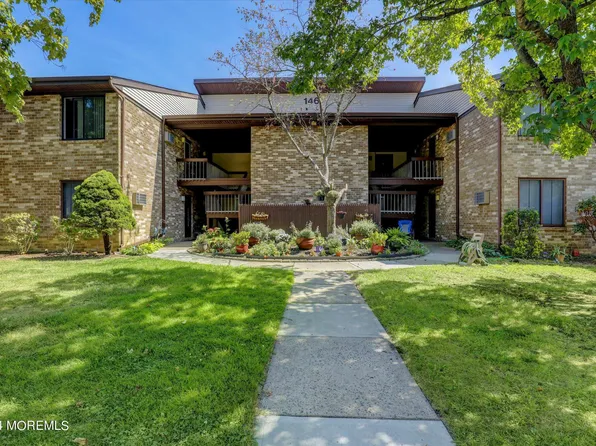 146 Cross Slope Court #B, Manalapan, NJ 07726