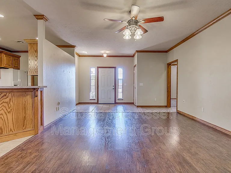 901 NE 26th Ct — Photo 7