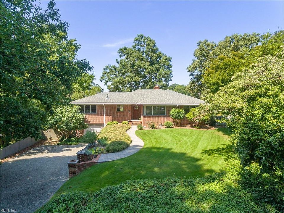1st image of 28 Laurel Wood Rd