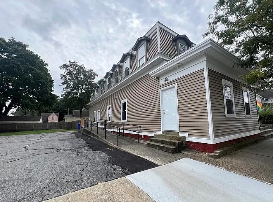 3 bed, 1358 sqft, $2,600 — Photo 3