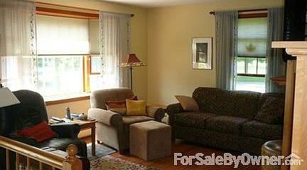 Living Room : Nice Bay Window with great light.
