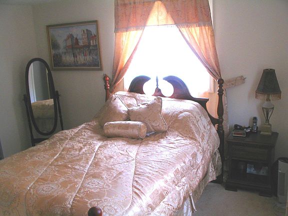 Upstairs bedroom 2