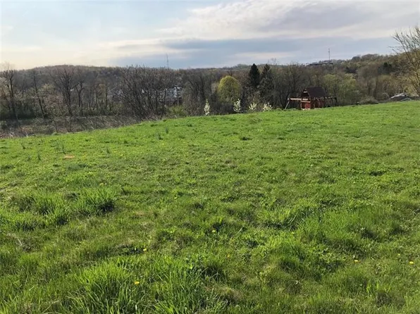 305 Gaelic Dr, Greensburg, PA 15601