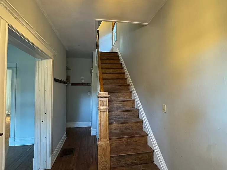 82 Estella Ave — Photo 4