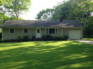 16 Beechwood Dr, Southampton, NY 11968