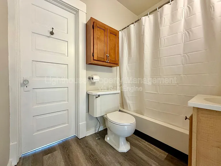 1242 Davis Ave NW — Photo 3