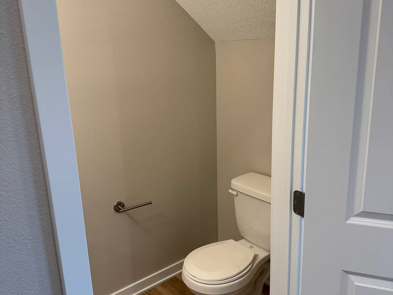 3 bed, 2.5 bath, 1570 sqft, $2,120 — Photo 4