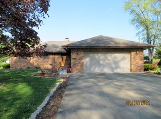 202 N Walters St, Robinson, IL 62454