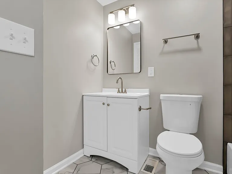 8906 Lakefield Ct — Photo 10