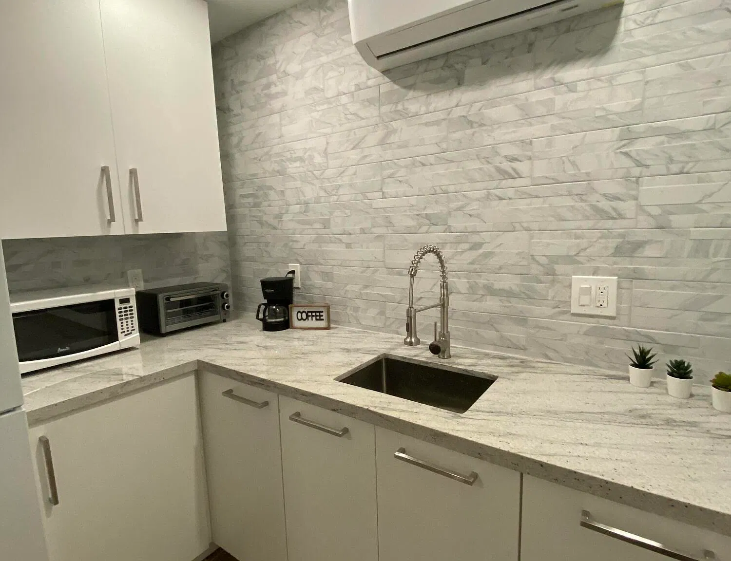 Studio, 1.0 bath, 200 sqft, $1,500 — Photo 4
