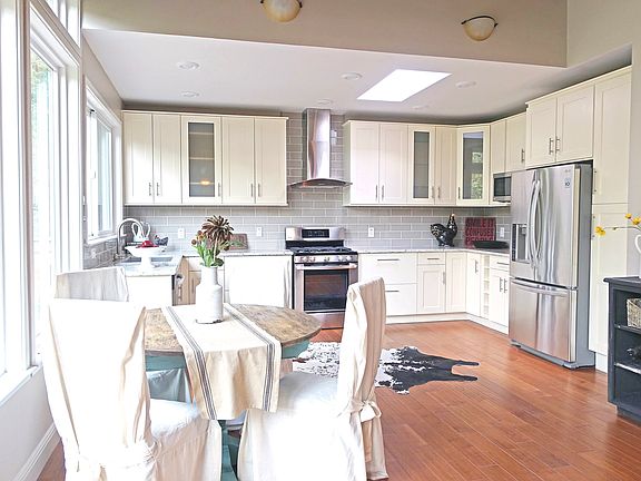 2nd image of 6156 Oakdale Ave