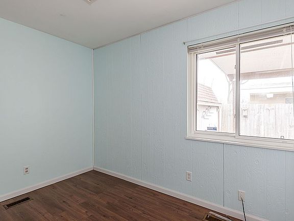 4th image of 372 Gramercy Dr