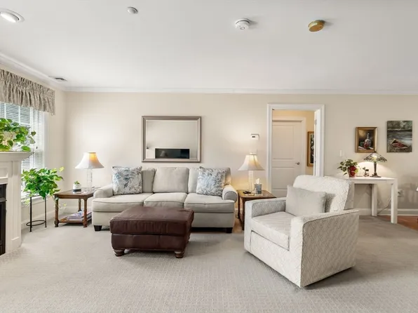 8 Crowninshield St Unit 212, Peabody, MA 01960