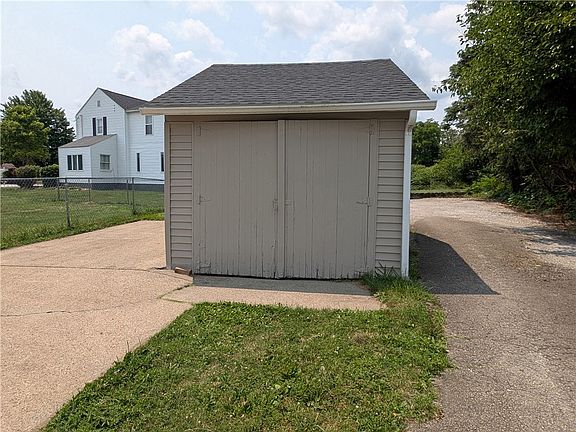 4th image of 4 Hookton Ave
