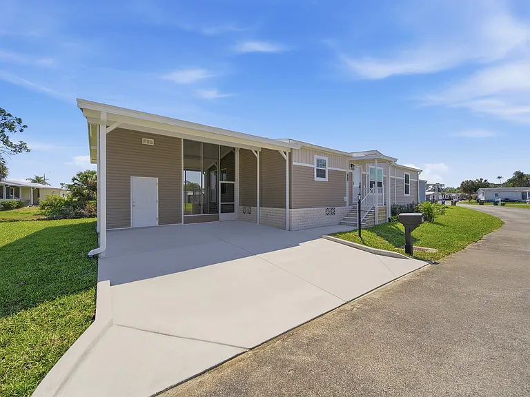 Royal Palm Village — Photo 47