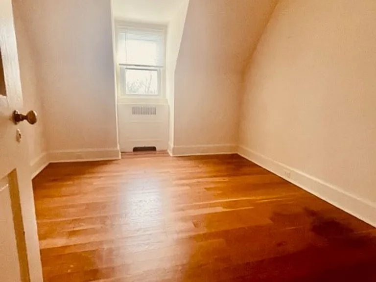 500 Manor House Ln — Photo 16